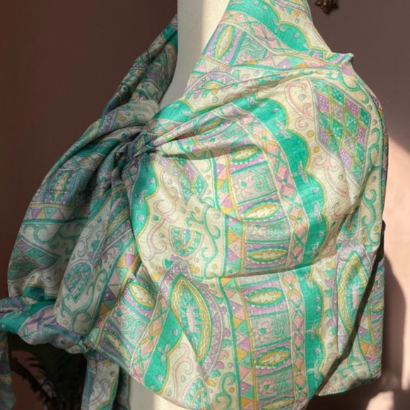 Handmade vintage pastel mint silk scarf - Picture 5 of 10